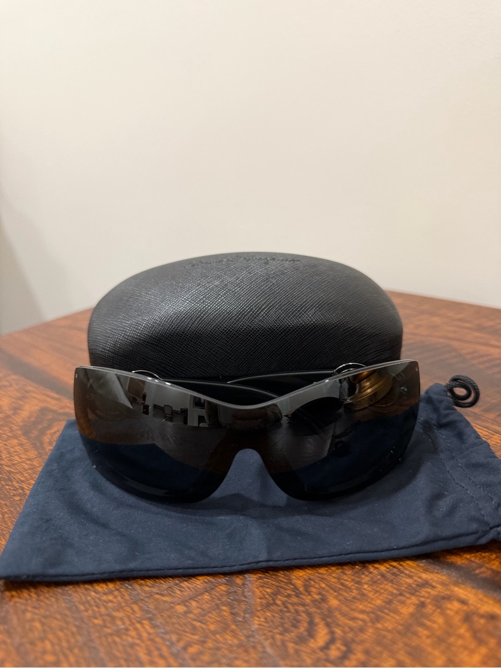 Black Chanel VR-Style Protective sunglasses with Hard Case - Picture 4 of 5